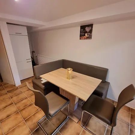 Souterrainwohnung Zentrale Lage In